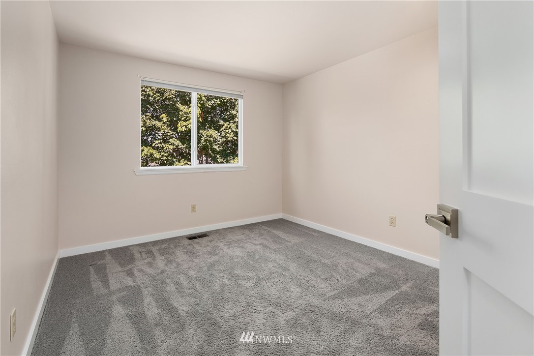 11818 Northeast 167th Street Bothell, WA 98011 - Photo 19 of 25 Gallery Image 19