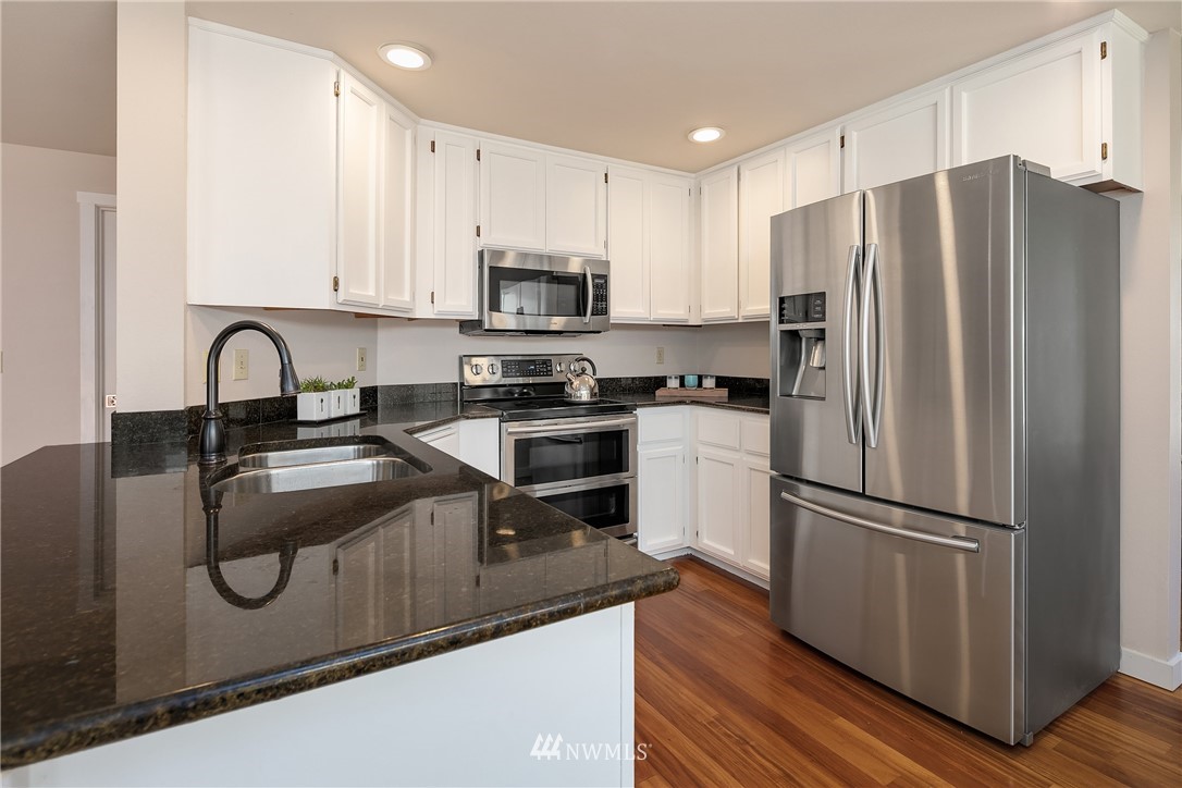 11818 Northeast 167th Street Bothell, WA 98011 - Photo 5 of 25 Gallery Image 5