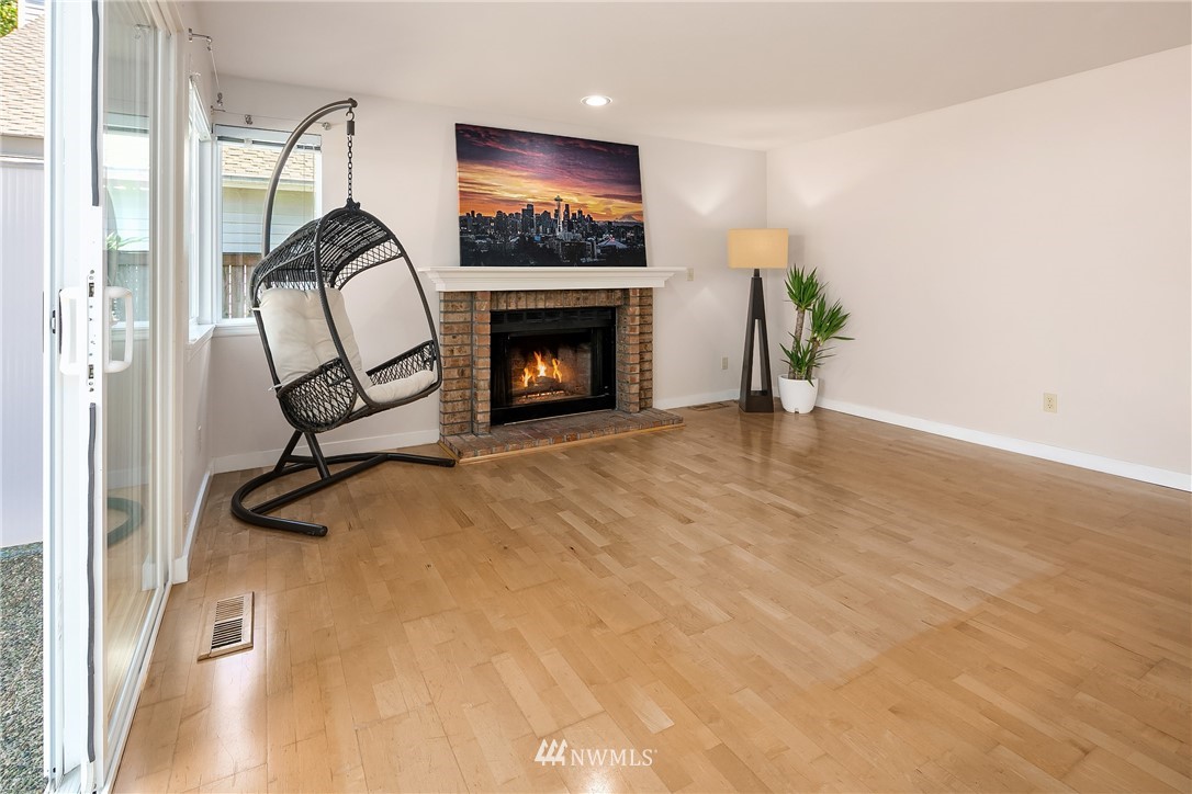 11818 Northeast 167th Street Bothell, WA 98011 - Photo 9 of 25 Gallery Image 9