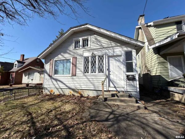 $1,375 | 1815 North Sheridan Road, Peoria, IL 61604