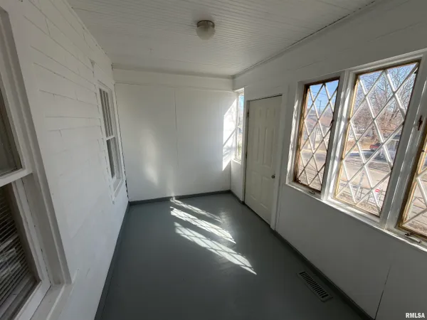 $1,375 | 1815 North Sheridan Road, Peoria, IL 61604