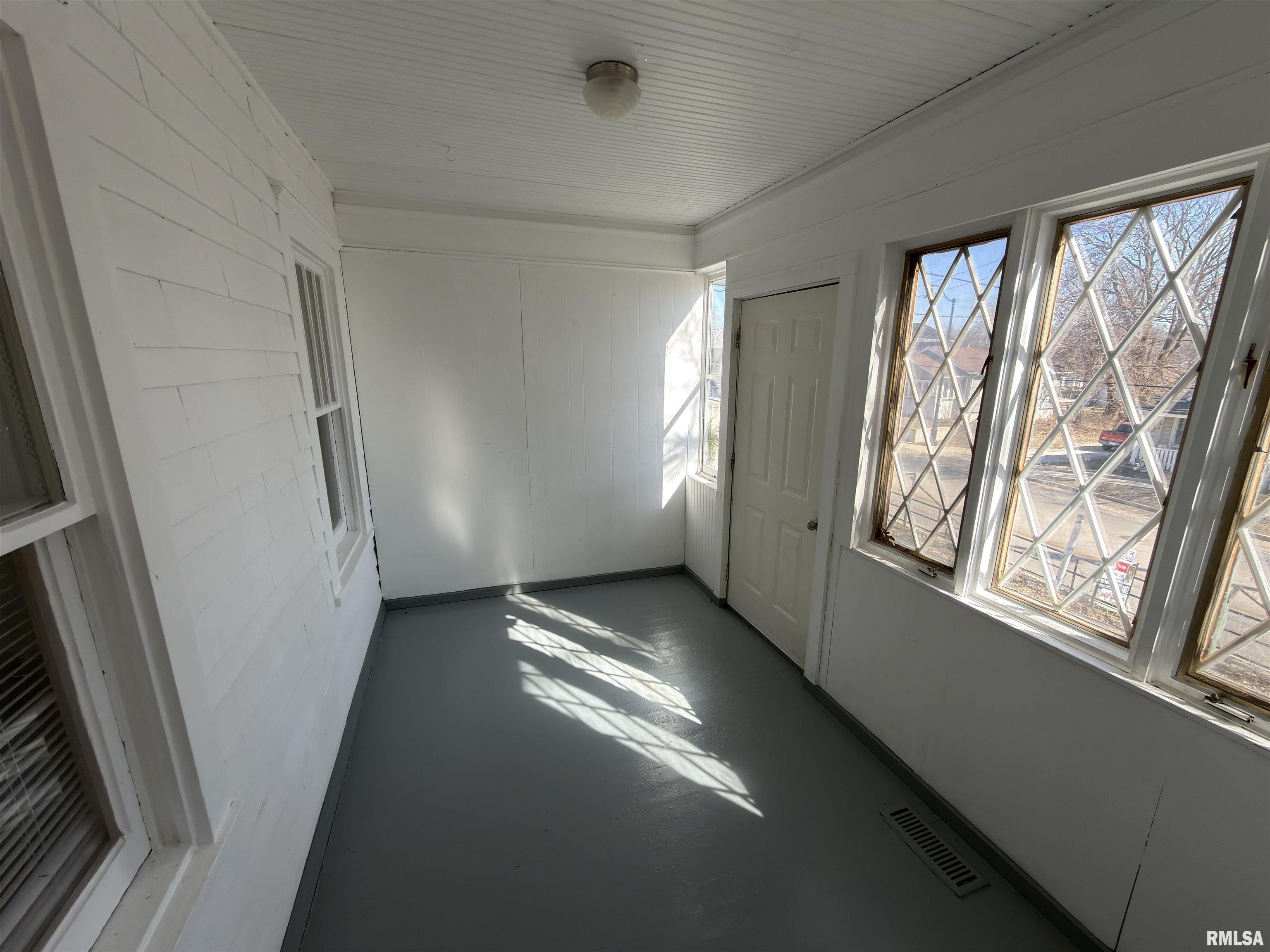 1815 North Sheridan Road Peoria, IL 61604 - Photo 2 of 10