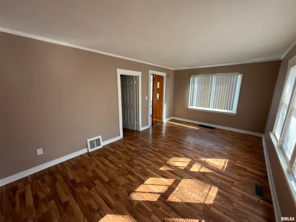 $1,375 | 1815 North Sheridan Road, Peoria, IL 61604