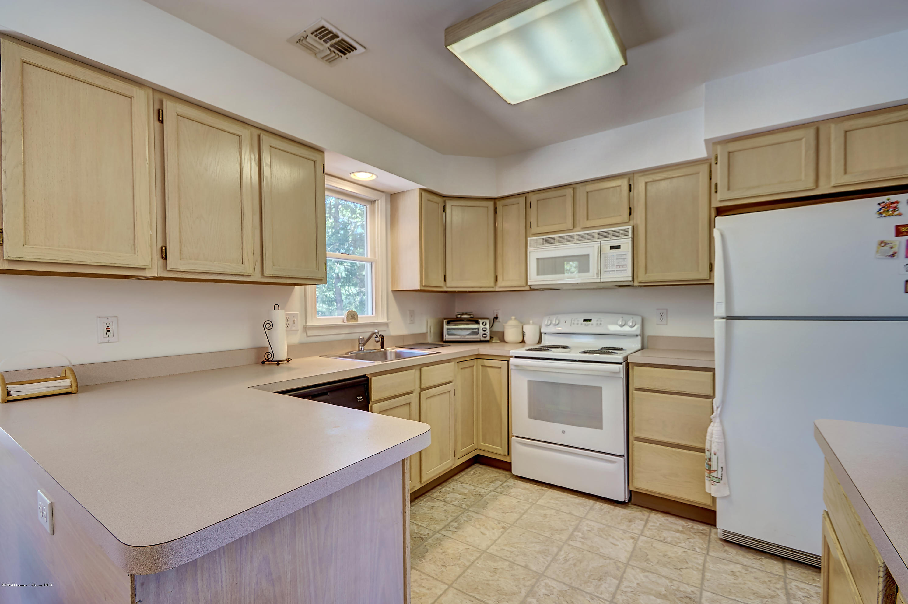 148 Gunwale Road Manahawkin, NJ 08050 - Photo 7 of 32 DSC04729_30_31_32_33Interior2