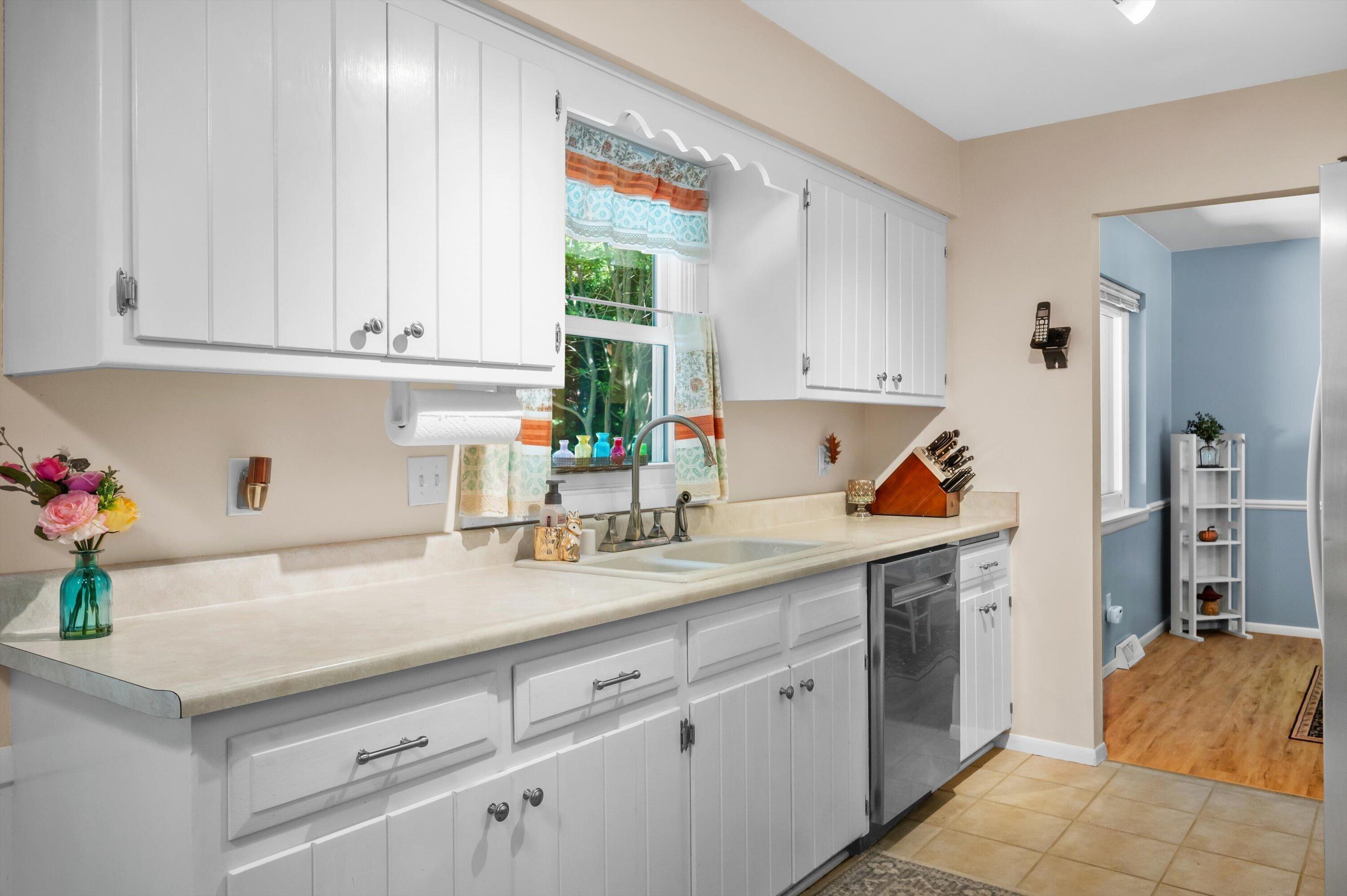 5888 Riverside Drive Greendale, WI 53129 - Photo 12 of 31 11-0063