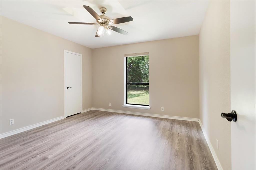 826 Georgetown Road Pottsboro, TX 75076 - Photo 25 of 40 Guest bedroom