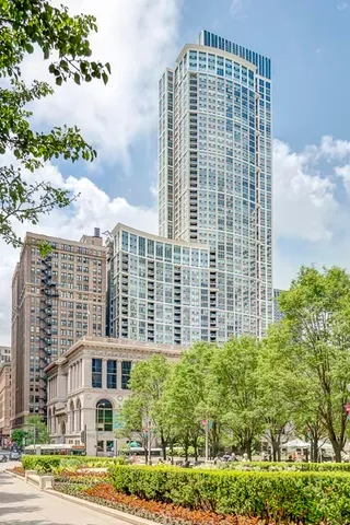 $2,250,000 | 130 North Garland Court, Unit 271112, Chicago, IL 60602