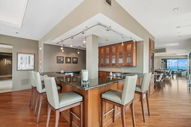 $2,250,000 | 130 North Garland Court, Unit 271112, Chicago, IL 60602