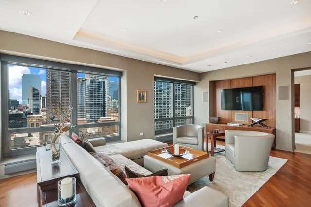 $2,250,000 | 130 North Garland Court, Unit 271112, Chicago, IL 60602
