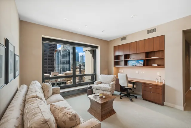 $2,250,000 | 130 North Garland Court, Unit 271112, Chicago, IL 60602