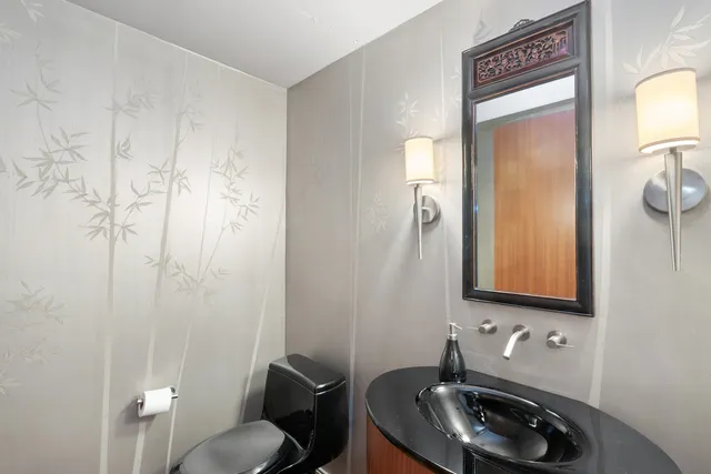 $2,250,000 | 130 North Garland Court, Unit 271112, Chicago, IL 60602