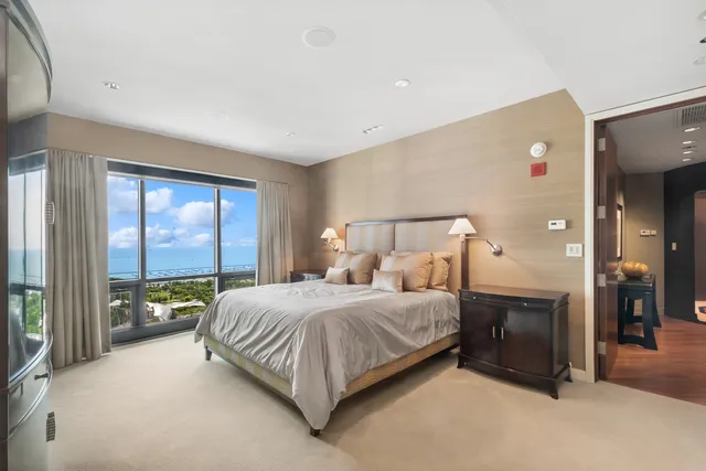 $2,250,000 | 130 North Garland Court, Unit 271112, Chicago, IL 60602