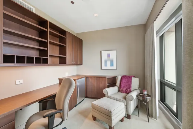 $2,250,000 | 130 North Garland Court, Unit 271112, Chicago, IL 60602