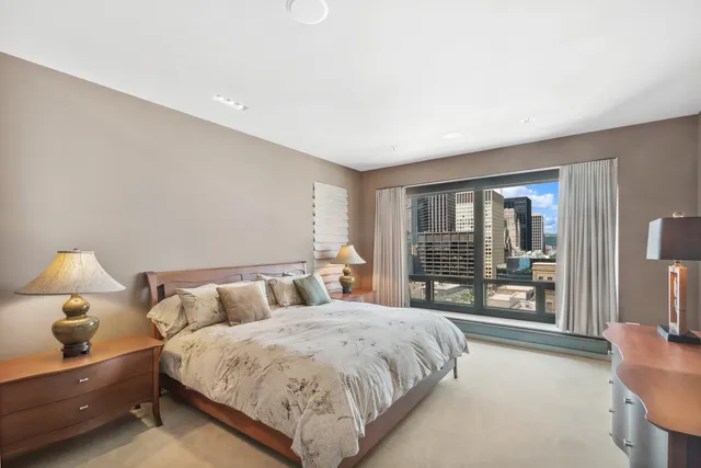 $2,250,000 | 130 North Garland Court, Unit 271112, Chicago, IL 60602