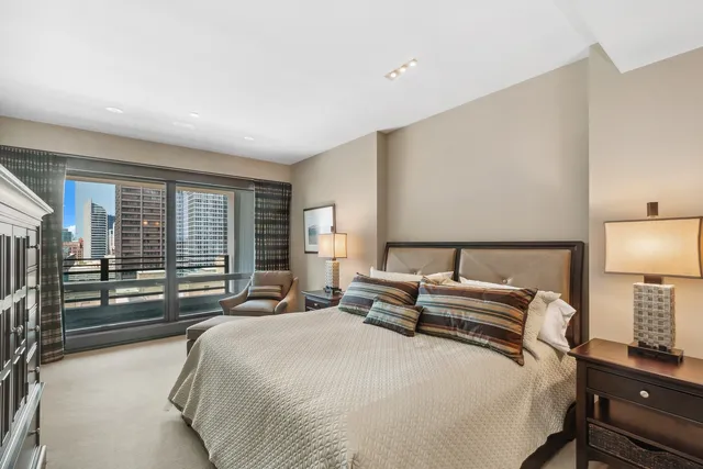 $2,250,000 | 130 North Garland Court, Unit 271112, Chicago, IL 60602