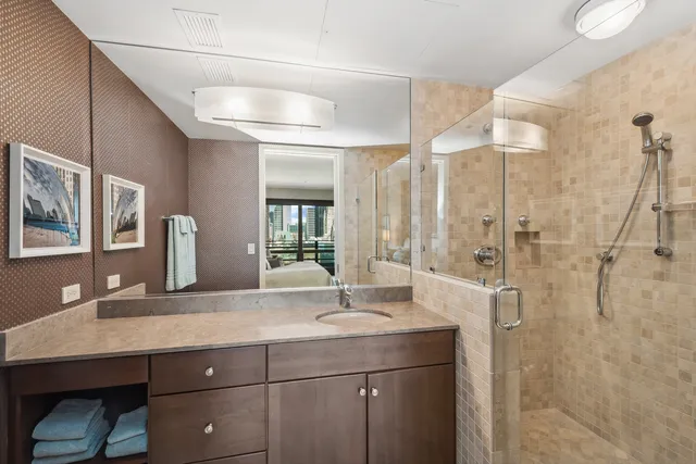 $2,250,000 | 130 North Garland Court, Unit 271112, Chicago, IL 60602