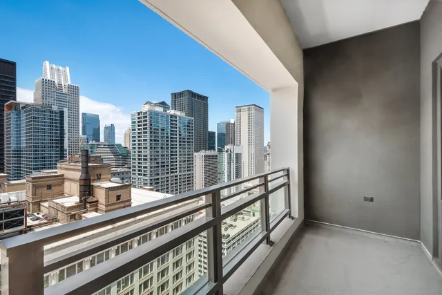 $2,250,000 | 130 North Garland Court, Unit 271112, Chicago, IL 60602