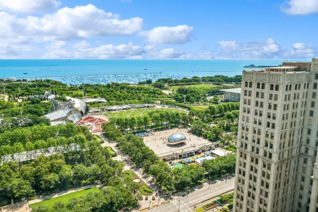 $2,250,000 | 130 North Garland Court, Unit 271112, Chicago, IL 60602