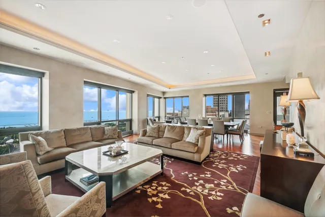 $2,250,000 | 130 North Garland Court, Unit 271112, Chicago, IL 60602