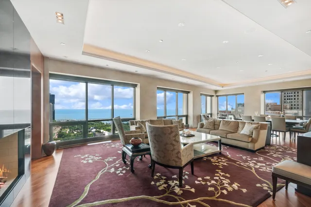 $2,250,000 | 130 North Garland Court, Unit 271112, Chicago, IL 60602