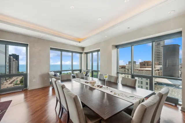 $2,250,000 | 130 North Garland Court, Unit 271112, Chicago, IL 60602
