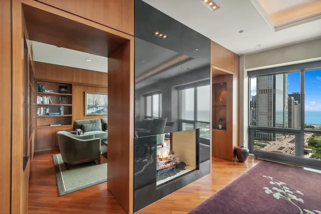 $2,250,000 | 130 North Garland Court, Unit 271112, Chicago, IL 60602