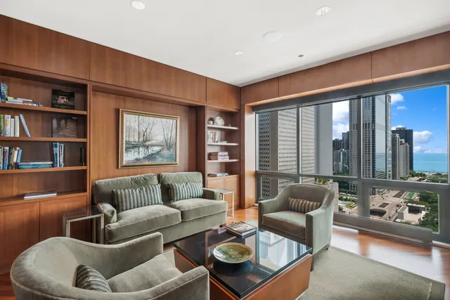 $2,250,000 | 130 North Garland Court, Unit 271112, Chicago, IL 60602