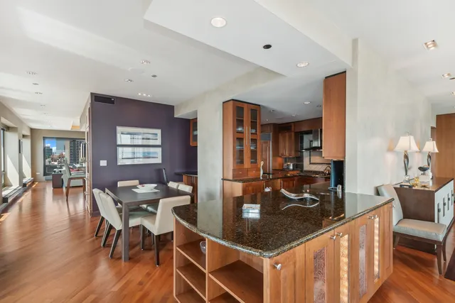 $2,250,000 | 130 North Garland Court, Unit 271112, Chicago, IL 60602