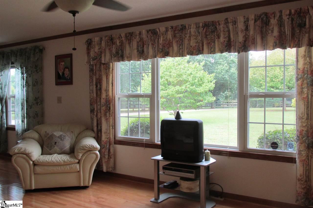 4030 Pennington Road Greer, SC 29651 - Photo 6 of 36 Gallery Image 6