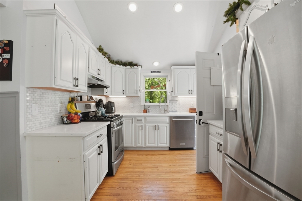 514 Wareham Road Plymouth, MA 02360 - Photo 3 of 42 Gallery Image 3