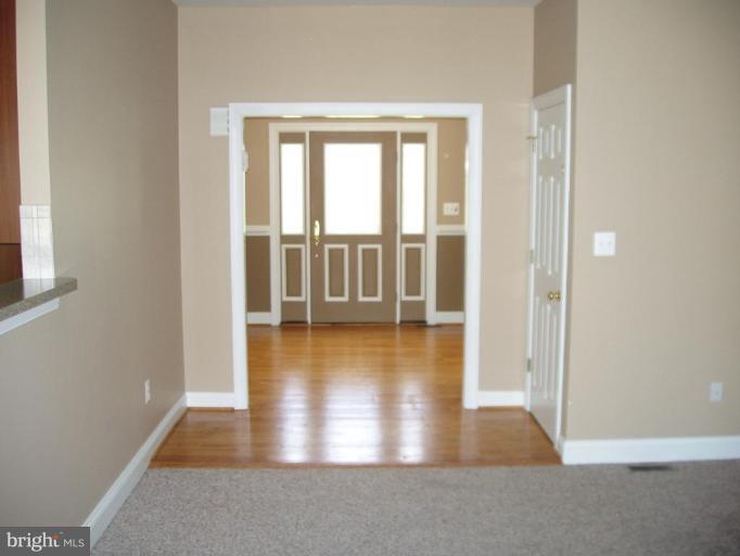 14801 Dover Road Reisterstown, MD 21136 - Photo 5 of 14 Entrance / Foyer