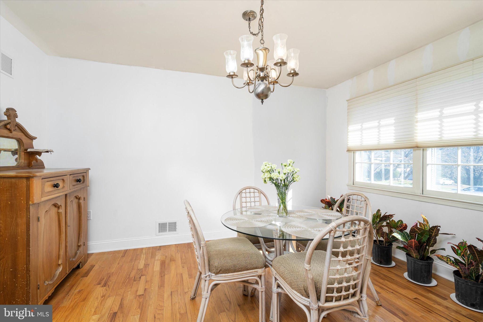 42 Willis Drive Ewing, NJ 08628 - Photo 6 of 39