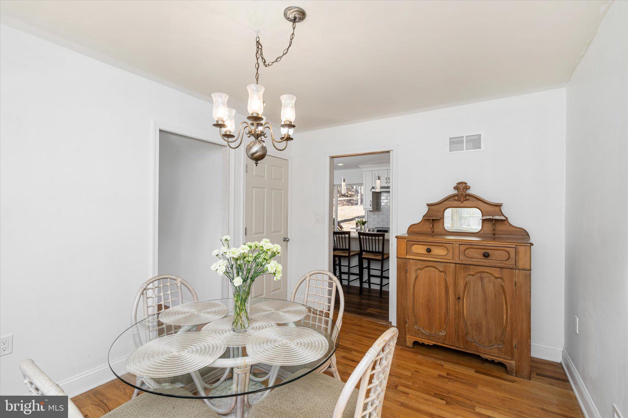 42 Willis Drive Ewing, NJ 08628 - Photo 7 of 39