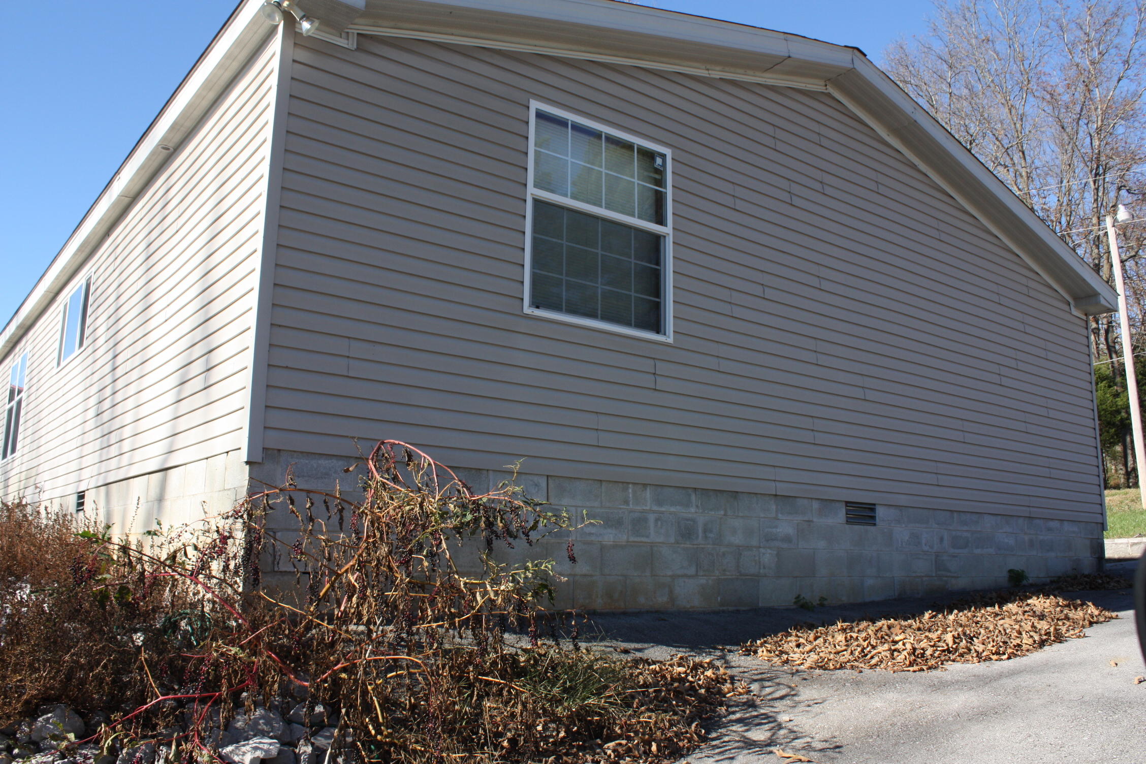 2480 East Gooseneck Road Sparta, TN 38583 - Photo 7 of 7 IMG_2843
