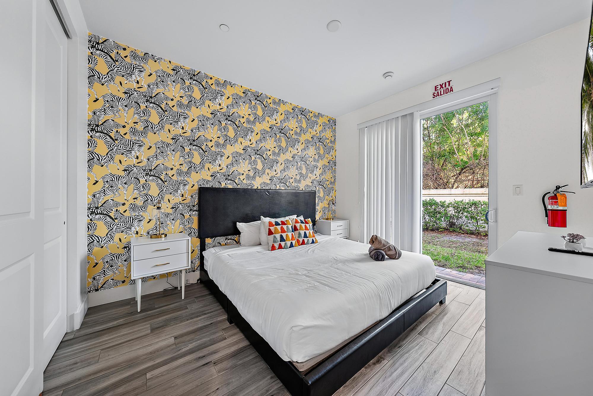 3770 County Line Road, Unit C6 Tequesta, FL 33469 - Photo 18 of 33 a bedroom with a bed and a window