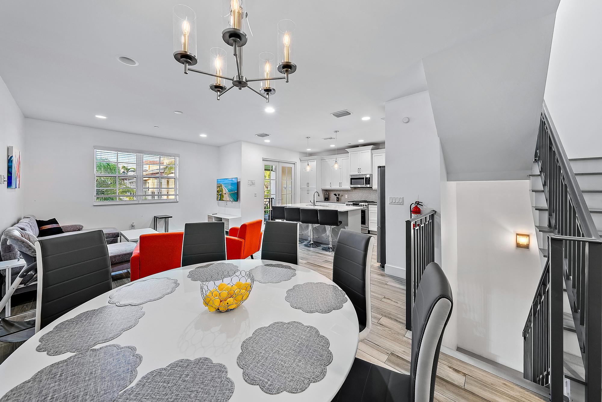 3770 County Line Road, Unit C6 Tequesta, FL 33469 - Photo 27 of 33 a living room with furniture kitchen view and a chandelier