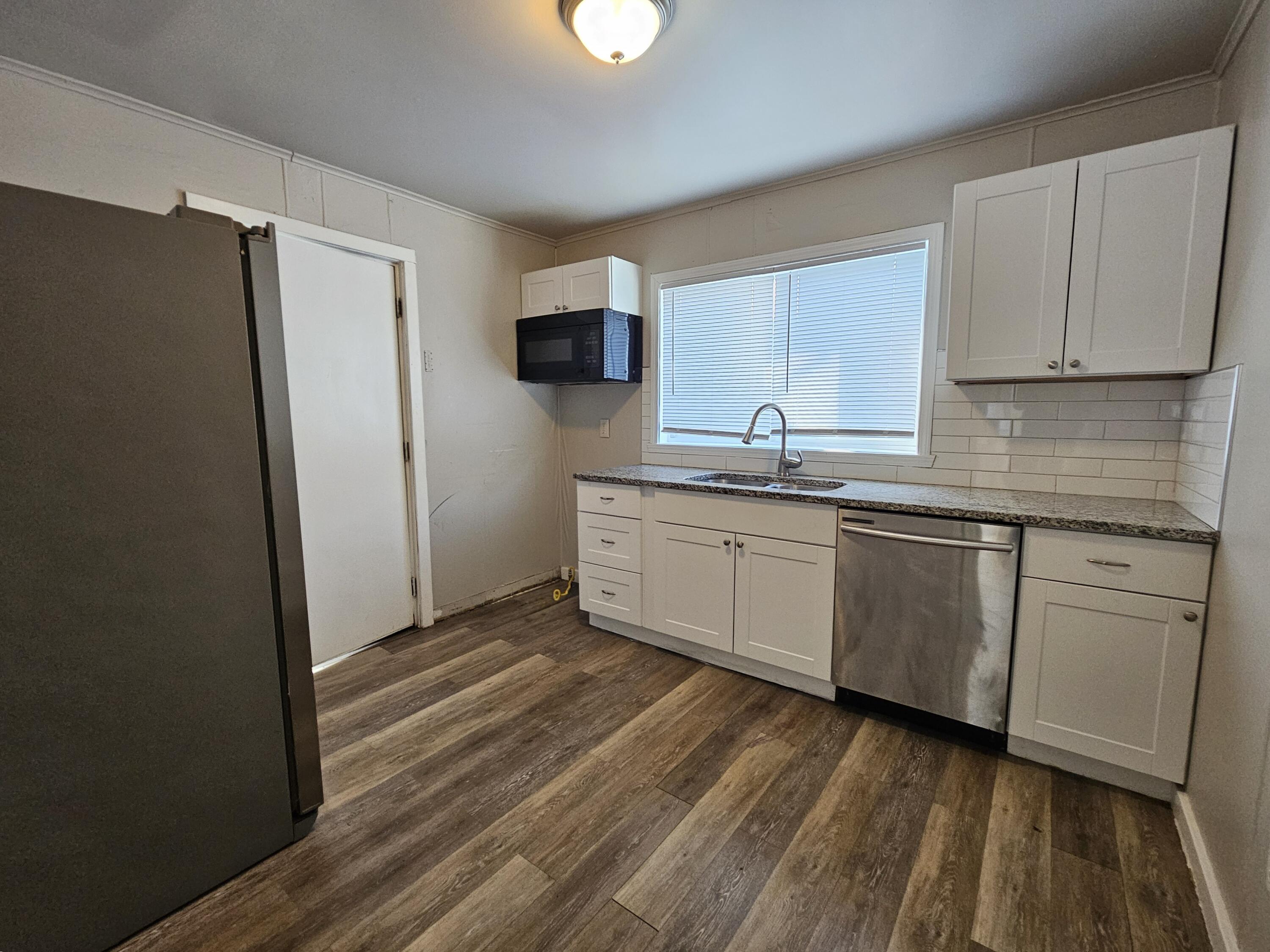 4227 Liverpool Road Lake Station, IN 46405 - Photo 4 of 14 3000x2250