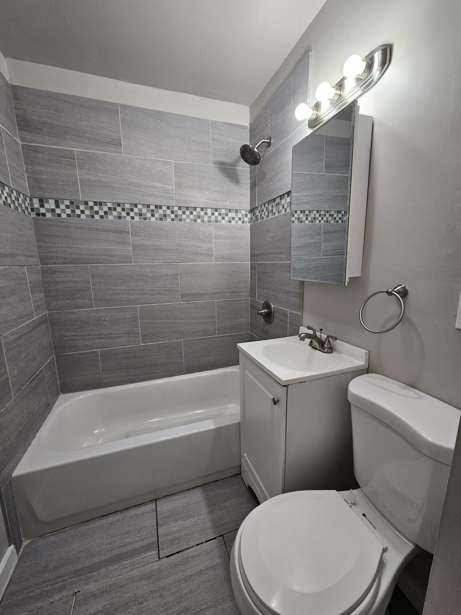 4227 Liverpool Road Lake Station, IN 46405 - Photo 7 of 14 1500x2000
