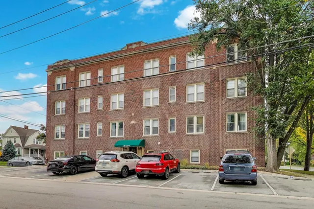 $2,500 | 1 West Oak Avenue, Unit C1, La Grange Park, IL 60526