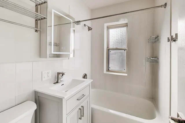 $2,500 | 1 West Oak Avenue, Unit C1, La Grange Park, IL 60526