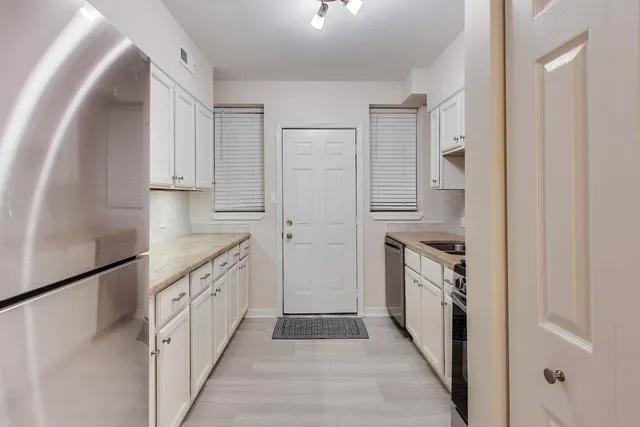 $2,500 | 1 West Oak Avenue, Unit C1, La Grange Park, IL 60526