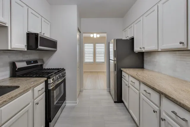 $2,500 | 1 West Oak Avenue, Unit C1, La Grange Park, IL 60526