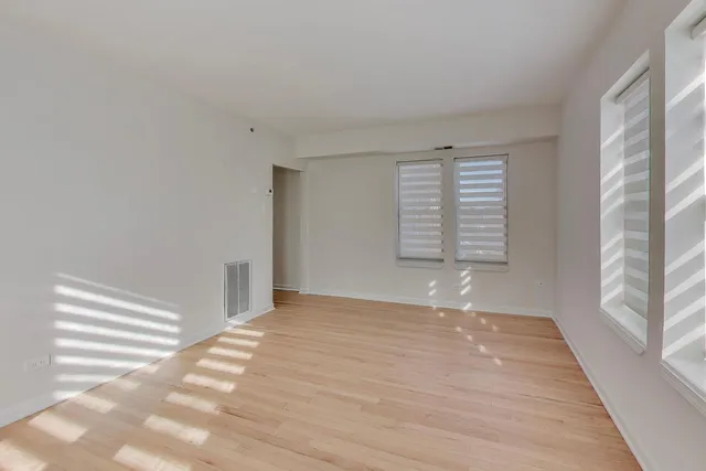 $2,500 | 1 West Oak Avenue, Unit C1, La Grange Park, IL 60526