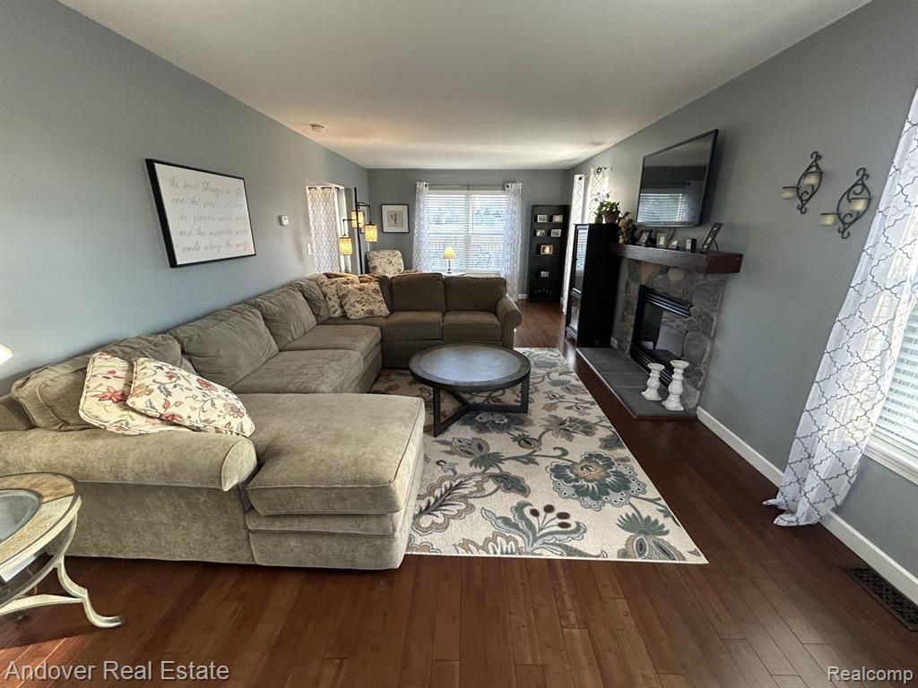 6031 Holt Road Holt, MI 48842 - Photo 8 of 29