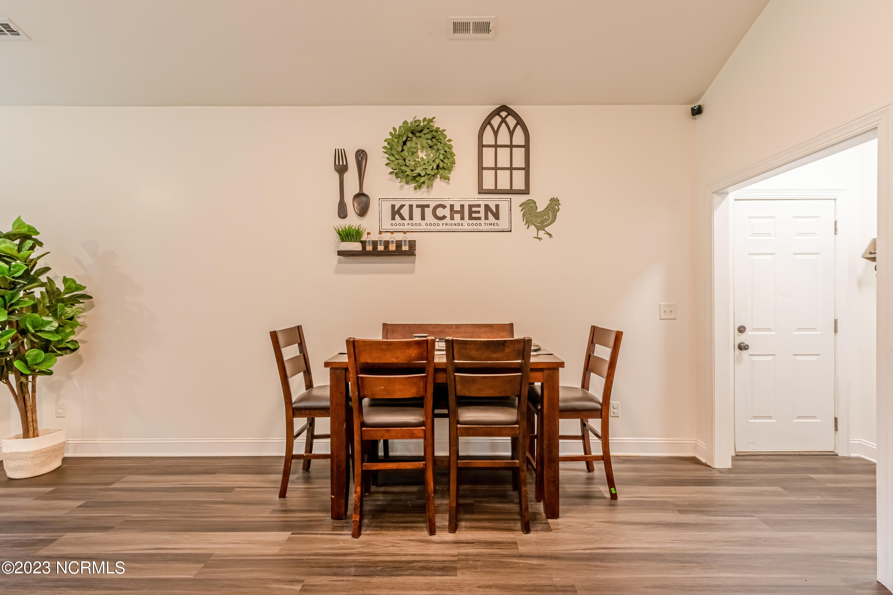 146 Hawks Point Road Jacksonville, NC 28540 - Photo 13 of 43 DF (12 of 42)