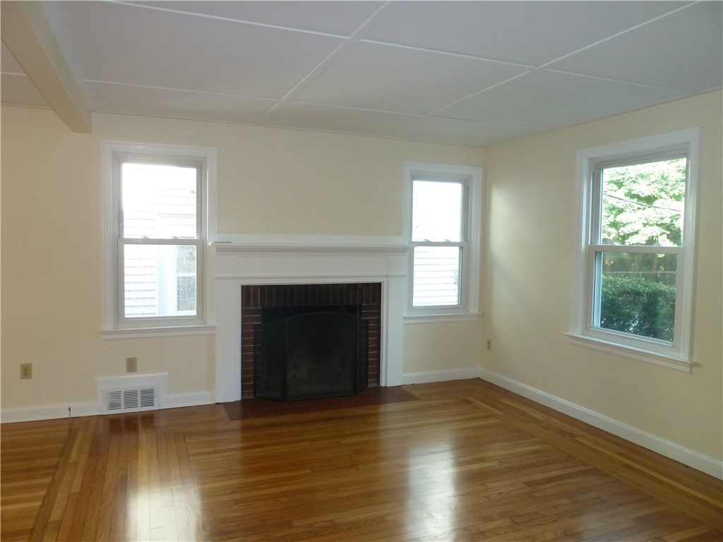 3 Cummings Road Newport, RI 02840 - Photo 4 of 14
