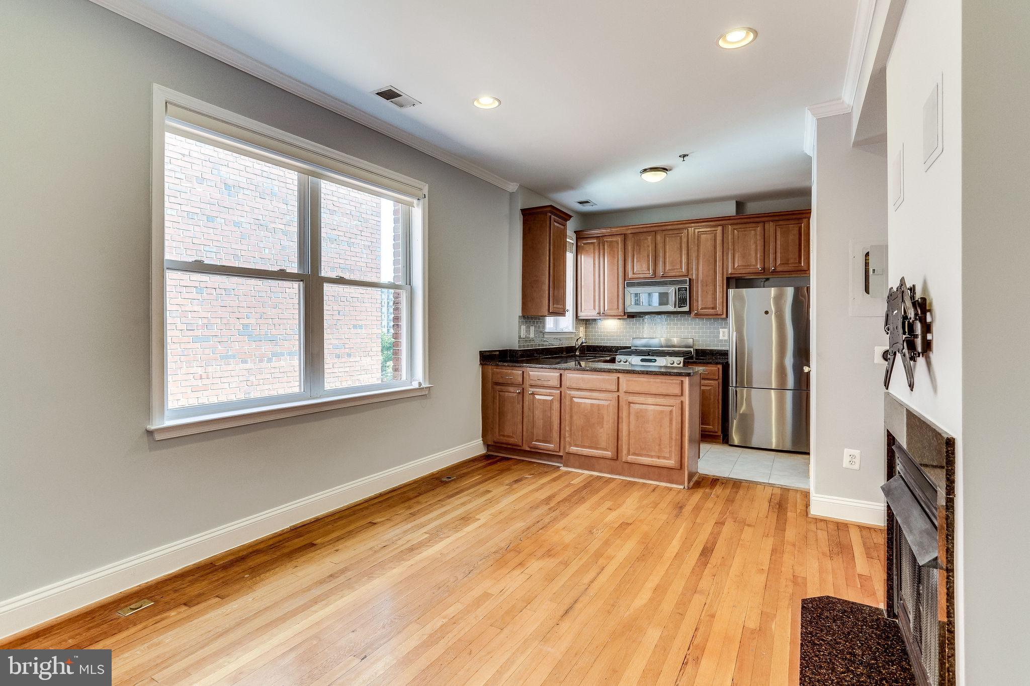 1438 Columbia Road Northwest, Unit 404 Washington, DC 20009 - Photo 5 of 19 Living
