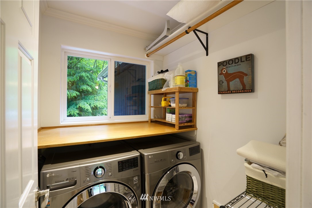 1230 Cedar Circle Langley, WA 98260 - Photo 11 of 39 a utility room with dryer and washer