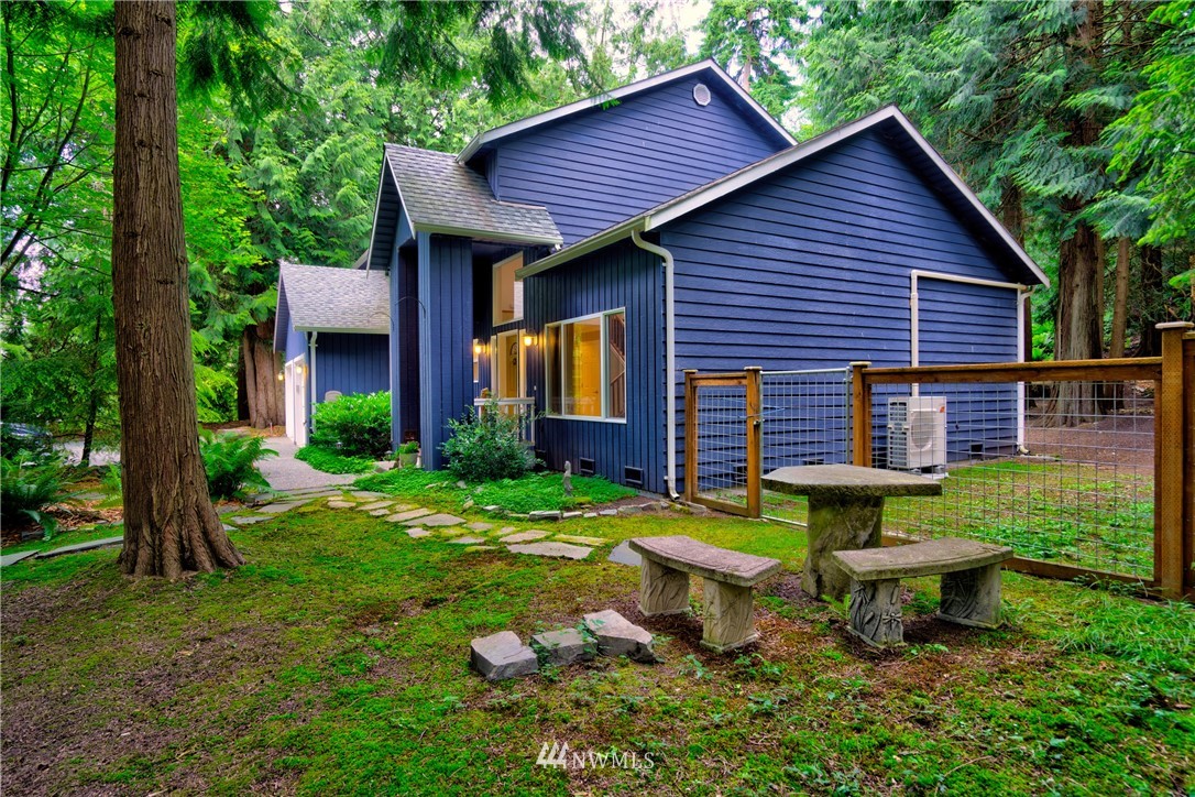 1230 Cedar Circle Langley, WA 98260 - Photo 35 of 39 a backyard of a house with outdoor seating