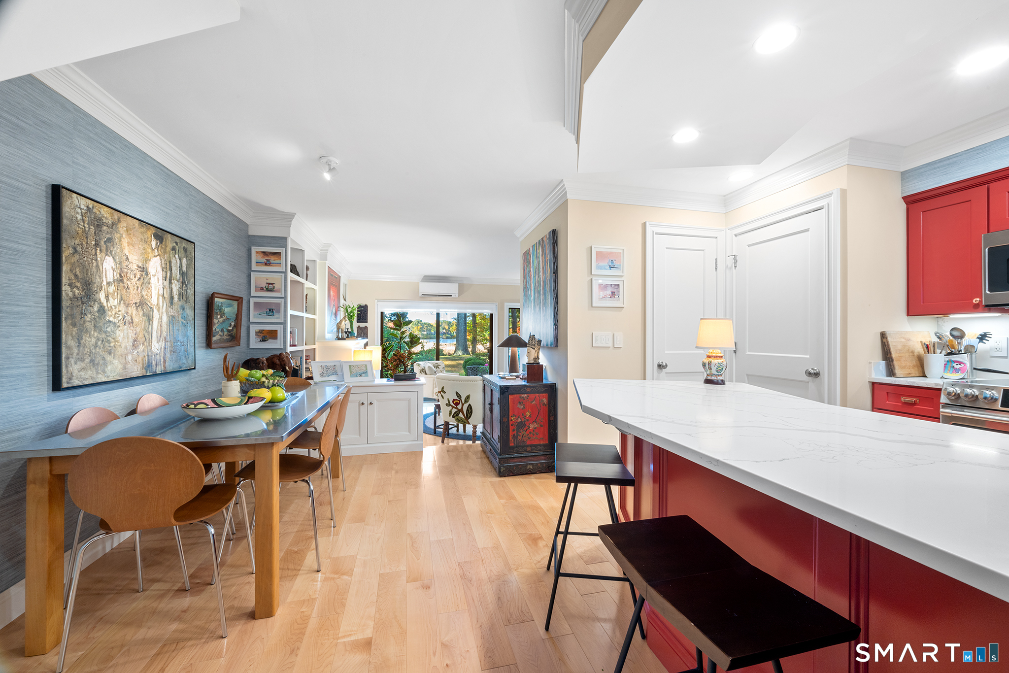 85 River Road, Unit L4 Essex, CT 06426 - Photo 6 of 35 View of Dining Area and Kitchen from Entry